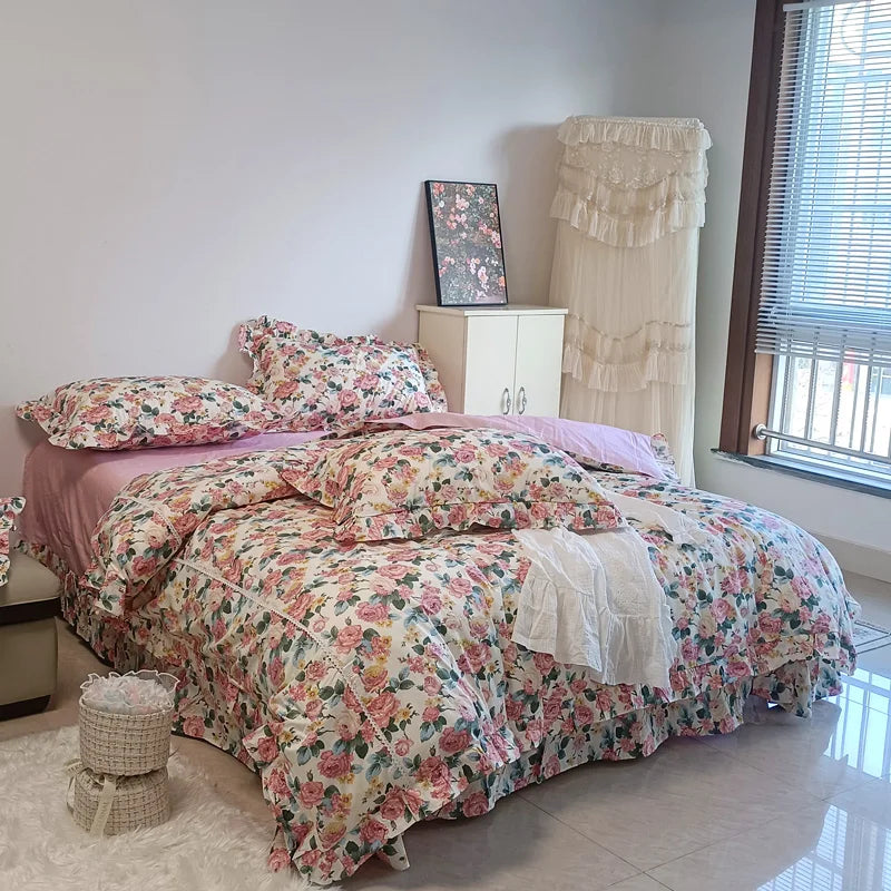 Charming Floral Pattern Cotton Bedding Set with Ruffles