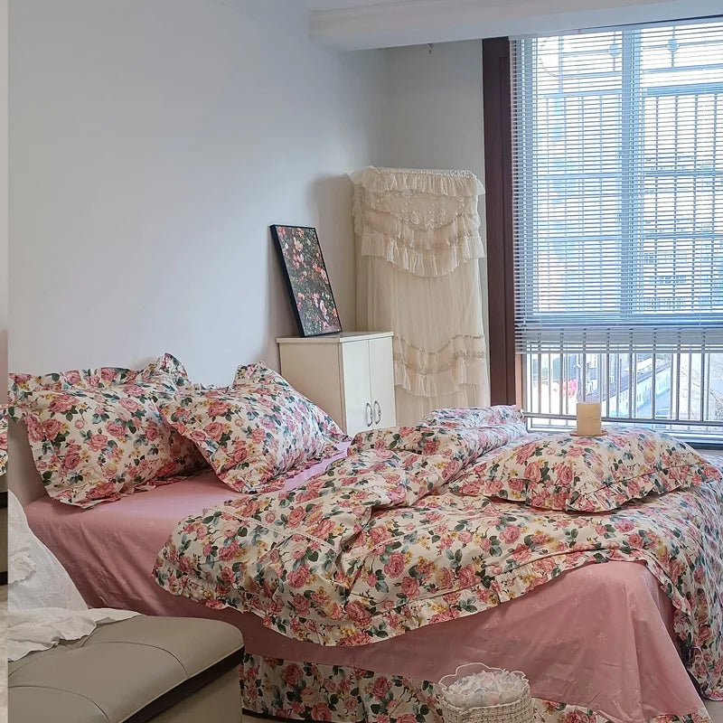 Charming Floral Pattern Cotton Bedding Set with Ruffles