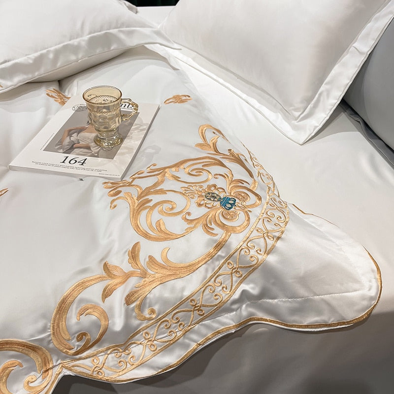 Luxury White Gold Baroque Europe Embroidery Duvet Cover Set, Polyester Bedding Set
