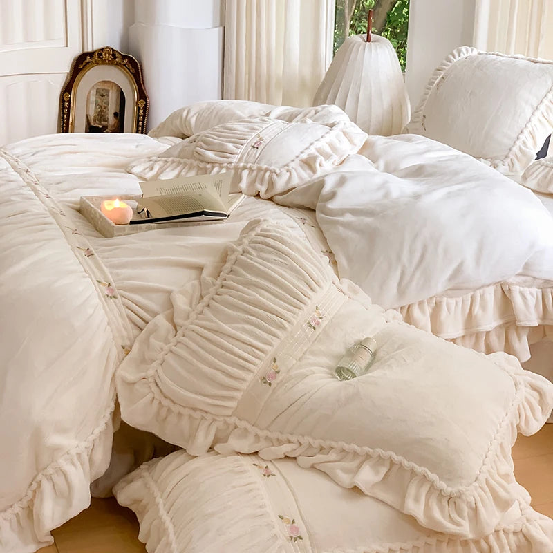 White Pink Luxury Romantic French Patchwork Flower Embroidered Duvet Cover, Velvet Fleece Bedding Set