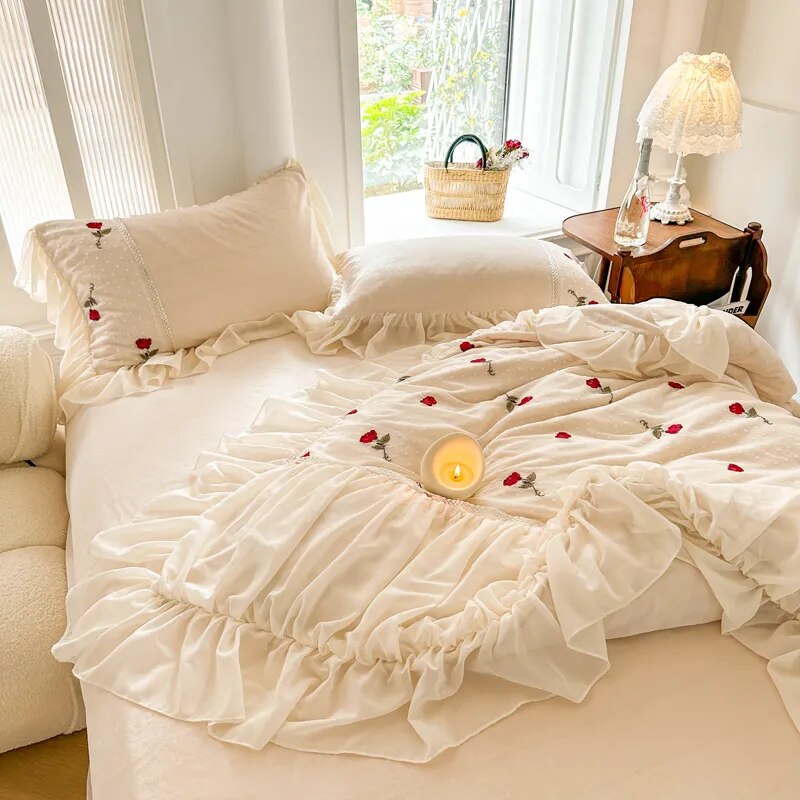 Red Rose Romantic Lace Ruffles Patchwork Embroidery Wedding Duvet Cover, Velvet Fleece Bedding Set