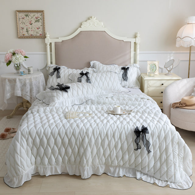 Pure White Pink French Romantic Ruffle Woman Bedspreads Wood Pulp Fiber Bedding Set